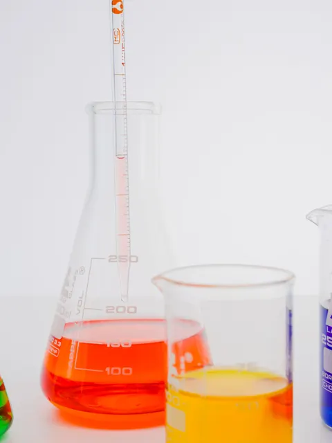 Nitric Acid 62–68%