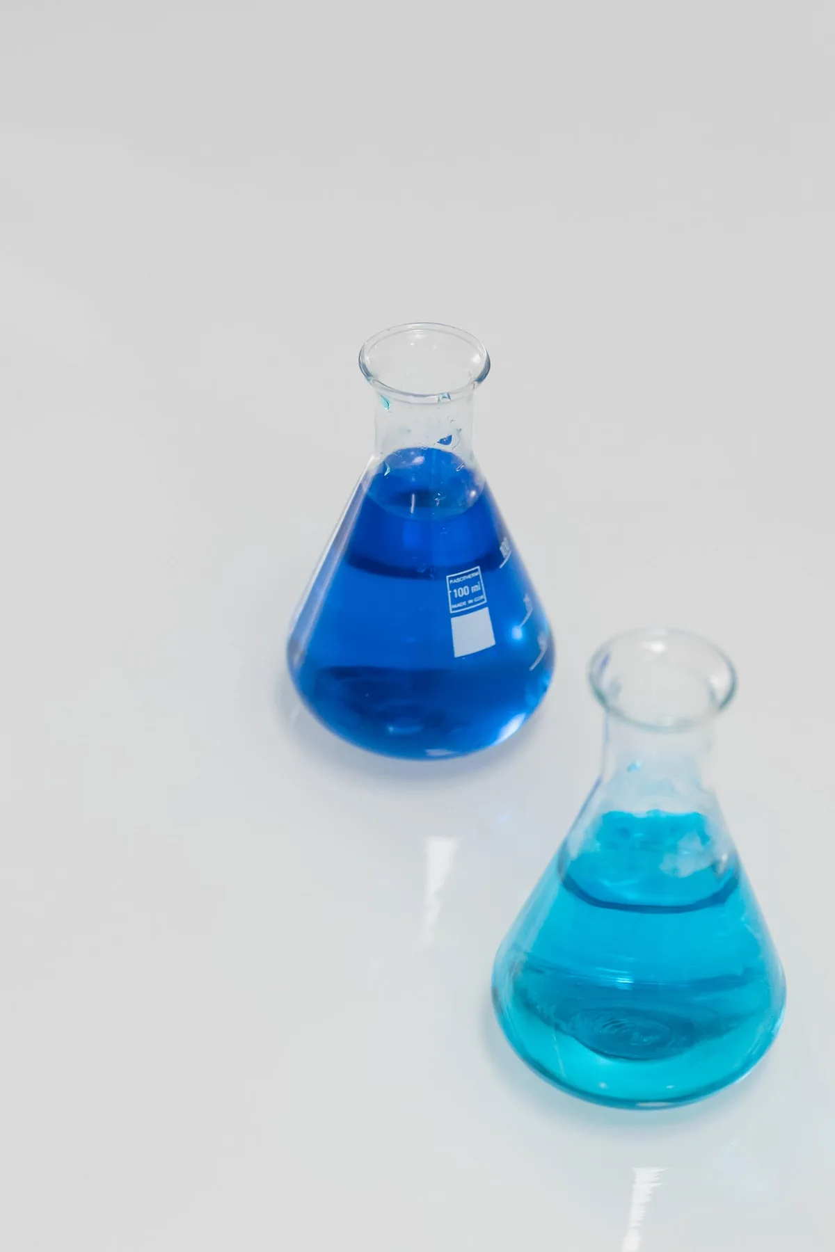 Formaldehyde 37–38%